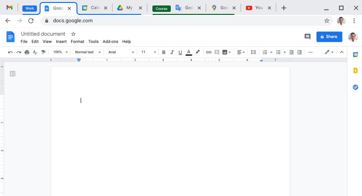 Ett webbläsarfönster i Chrome visar flera flikar som kombinerats i en flikgrupp.